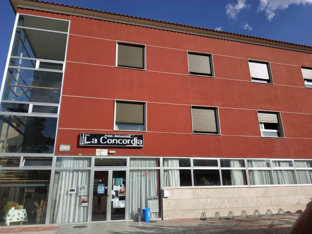 Hotel Hostal Restaurante La Concordia Fuentes Claras Exterior foto